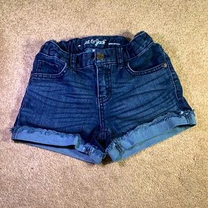 Selling blue denim shorts to young kids M (7/8)